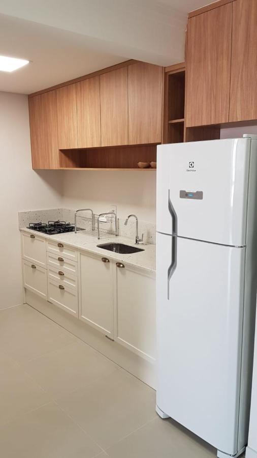 Apartamento De Alto Padrão à 200 Metros Na Praia Dos Ingleses Em *